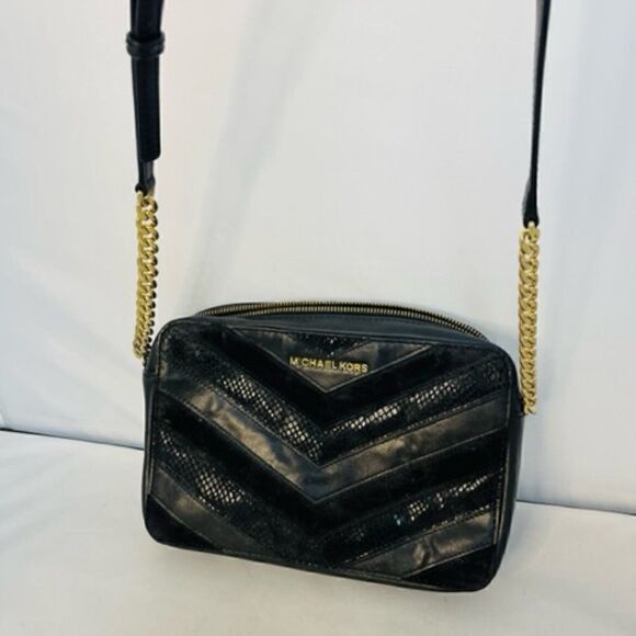 Michael Kors Black Chevron Crossbody Gold Chain Leather  10" by 7" Very Good Con - Picture 3 of 6